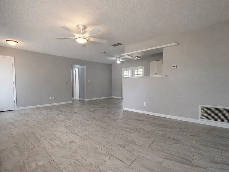 424 Cactus Cir — Photo 3
