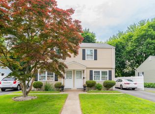 12 Vine Hill Rd, West Hartford, CT 06110