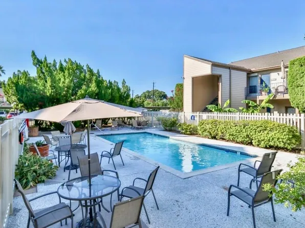 7007 N Holiday Dr, Galveston, TX 77550
