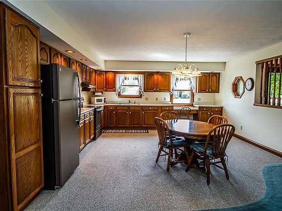 5th image of 420 Circle Dr
