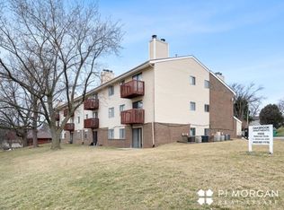 10808 Oakbrook Cir #18, Omaha, NE 68154