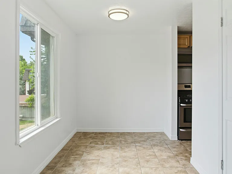 5396 S Willow Ln — Photo 2