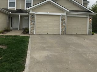 1204 NW Hidden Ridge Cir, Blue Springs, MO 64015