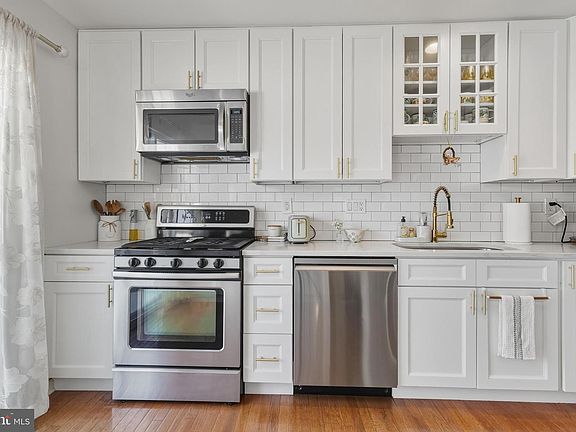 2nd image of 16 Granite Ln #8