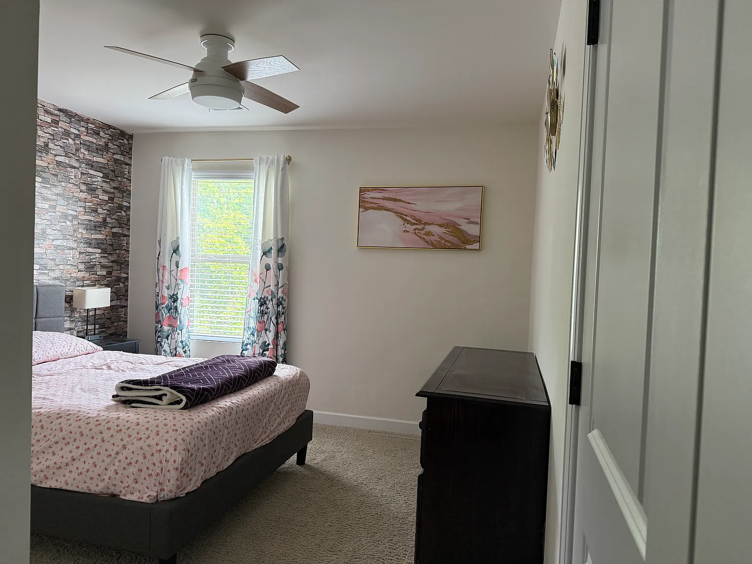 5 bed, 2905 sqft, $900 — Photo 2