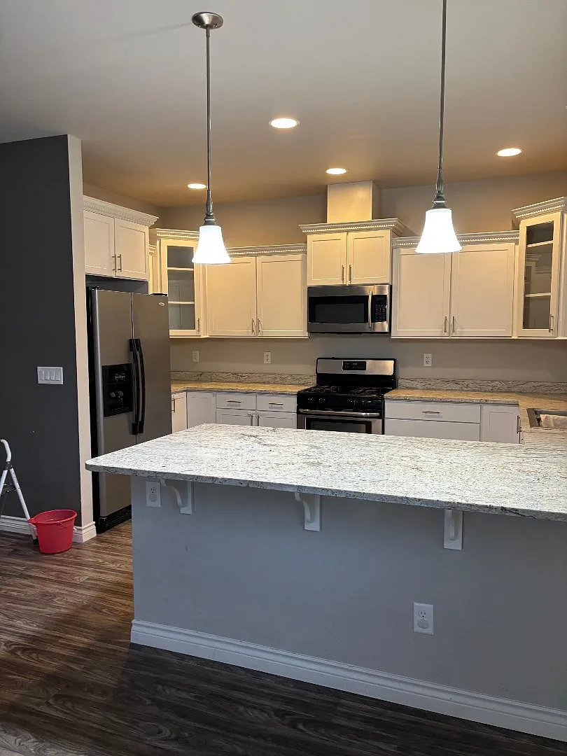 4 bed, 2.5 bath, 1929 sqft, $2,900 — Photo 2