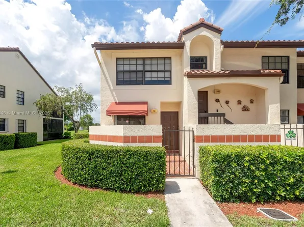201 Freedom Ct #201, Deerfield Beach, FL 33442