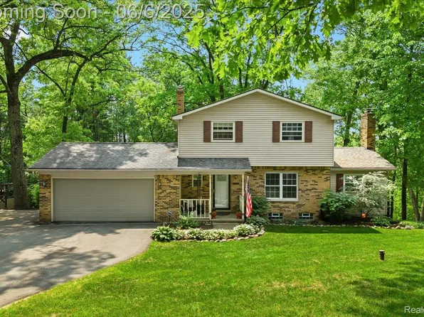 3783 Glen Hills Dr, Hartland, MI 48353