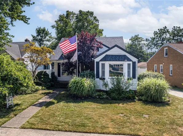 6342 Chestnut Hills Dr, Parma, OH 44129