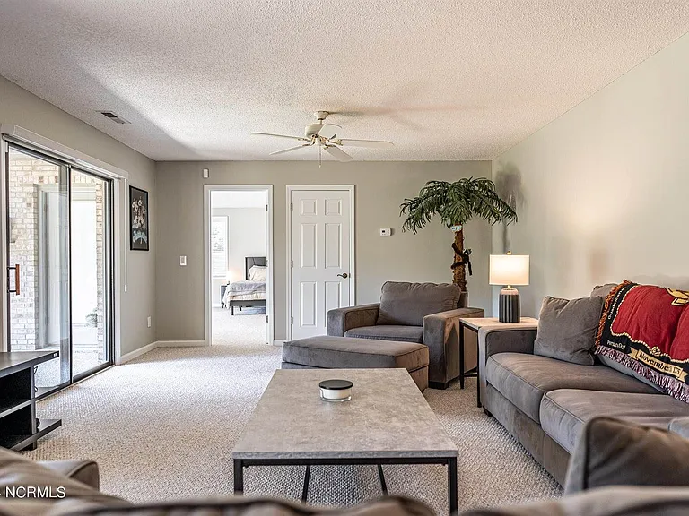 215 Plantation Dr — Photo 35