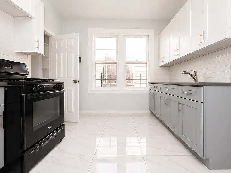 22 Ellis Ave #5B — Photo 1