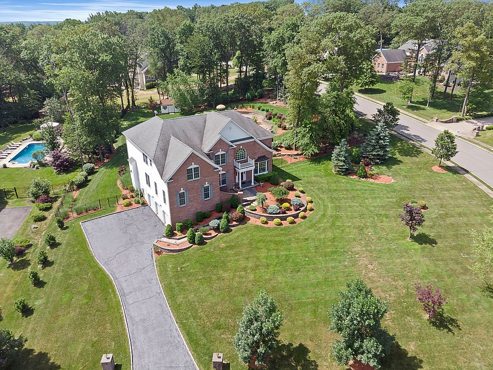 2nd image of 27 Sovereign Dr