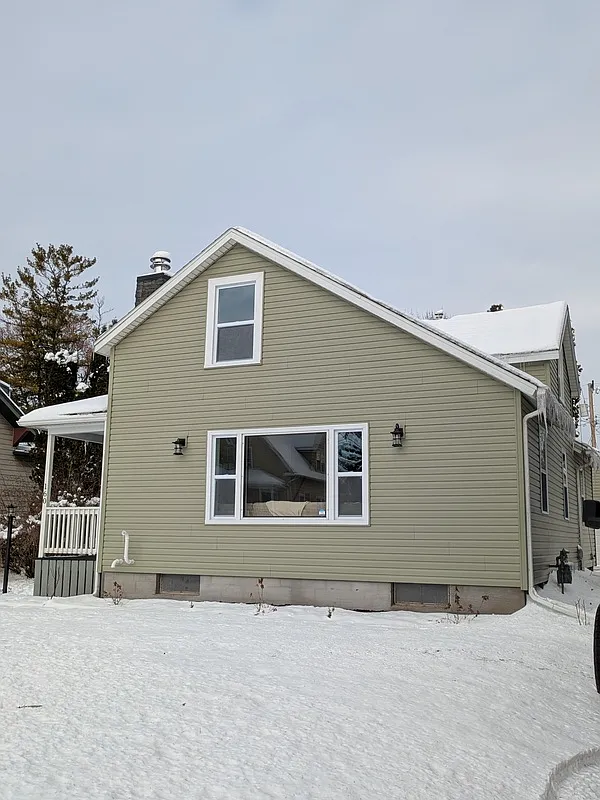 4 bed, 1.0 bath, 1700 sqft, $2,099 — Photo 3