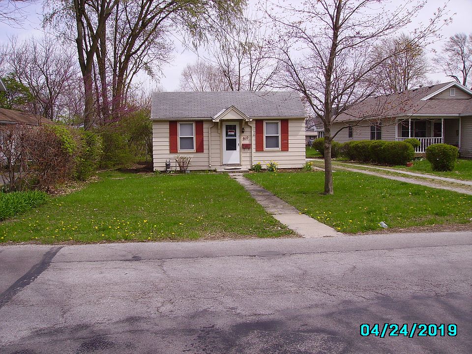 View of property from front