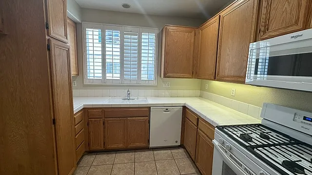 130 Beach Side Ct — Photo 6
