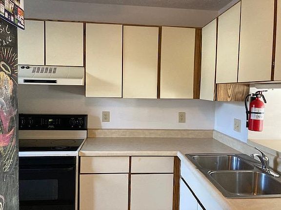 4th image of 2372 S Henderson St