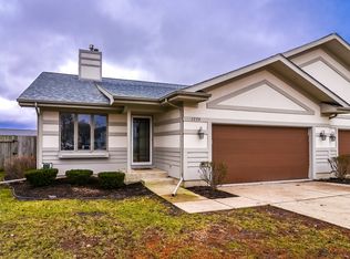 1779 Cumberland Green Dr, St Charles, IL 60174