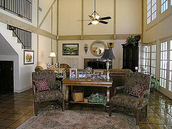 5th image of 806 Valley Oaks Ct