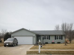 1520 Ravine Forest Dr, West Bend, WI 53090