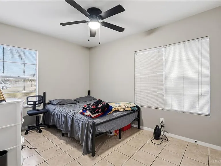 700 E Sam Houston Blvd — Photo 6