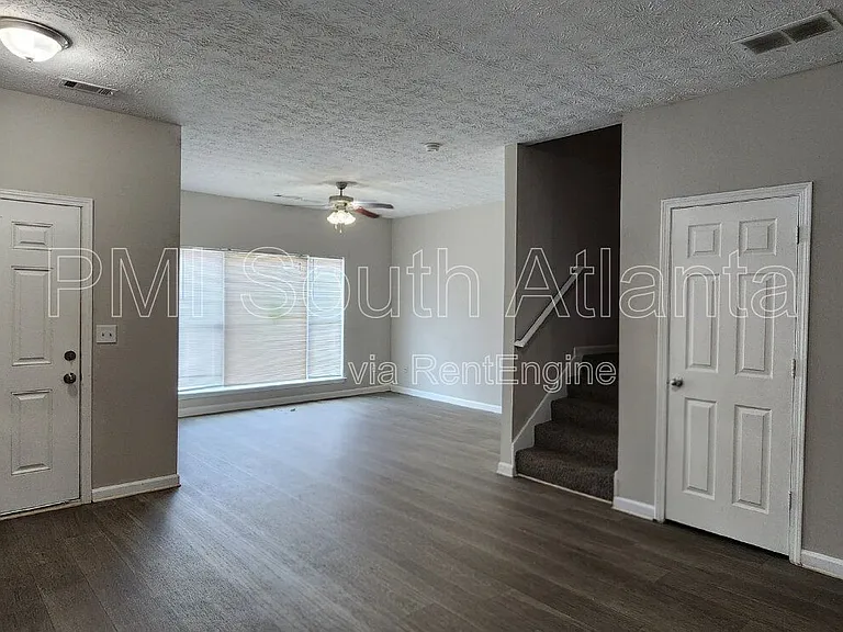 1749 Carrington Dr — Photo 3