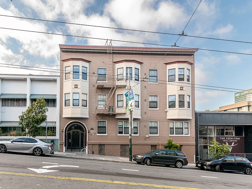 Building Photo 3