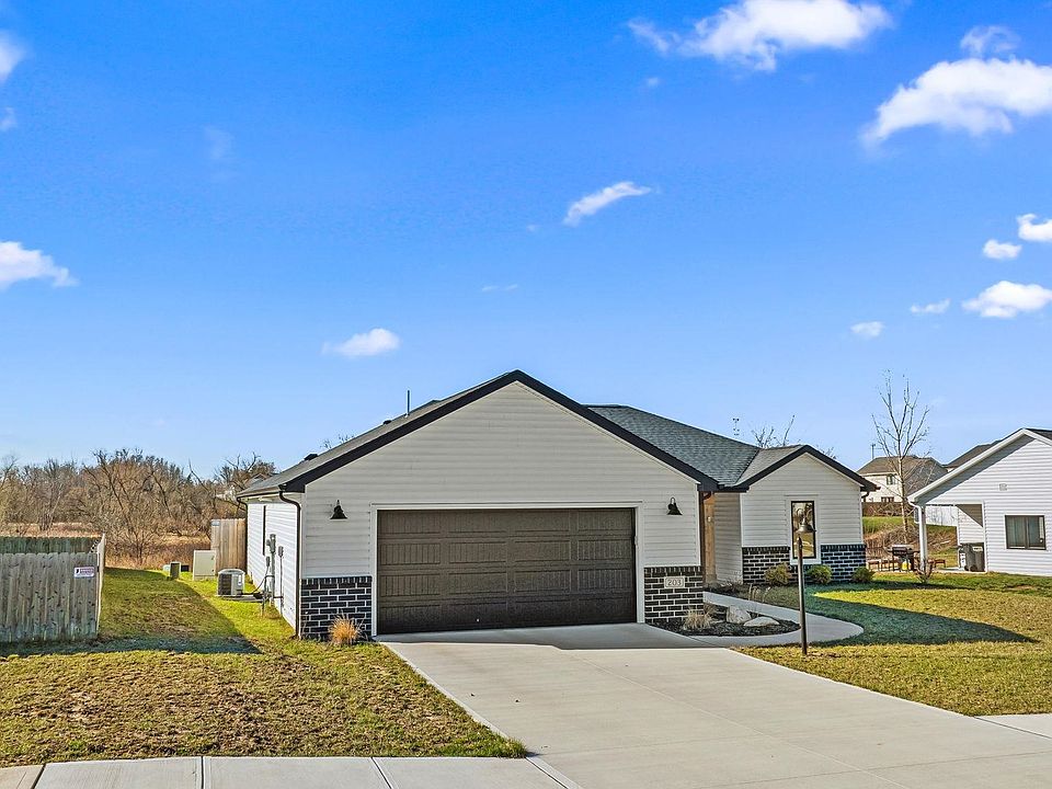 1st image of 203 W Longfellow Blvd
