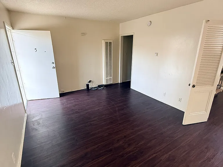 3920 W 113th St #5 — Photo 8
