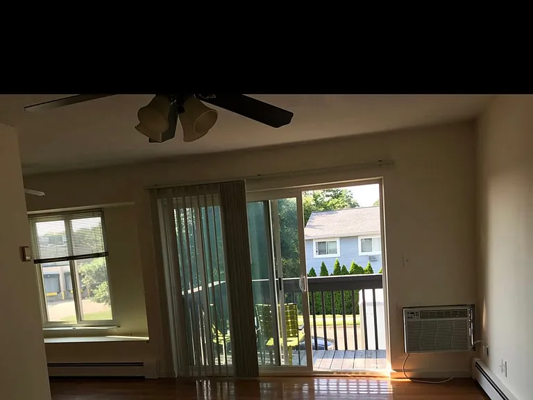 563 Glendale Ave — Photo 2
