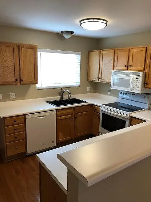 2 bed, 1425 sqft, $1,850 — Photo 4