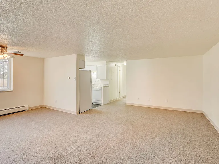 Allison Court Apartments — Photo 33