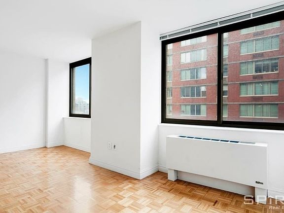 4th image of 1500 Lexington Ave APT 12G