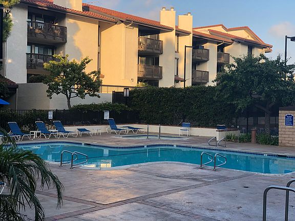 Large open pool with 2 spas