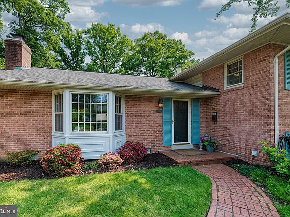 3rd image of 5319 Neville Ct