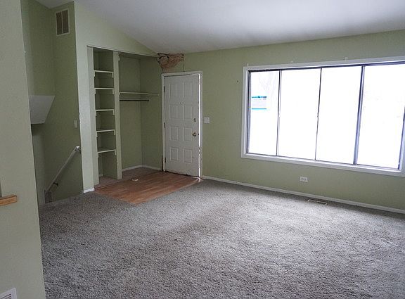 4th image of 2S758 Winchester Cir W Unit 1