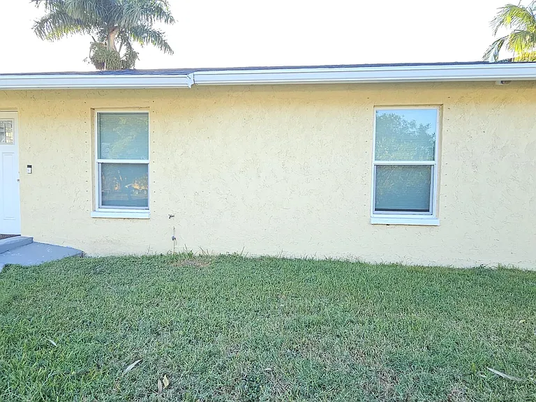 323 Seminole Ct — Photo 2