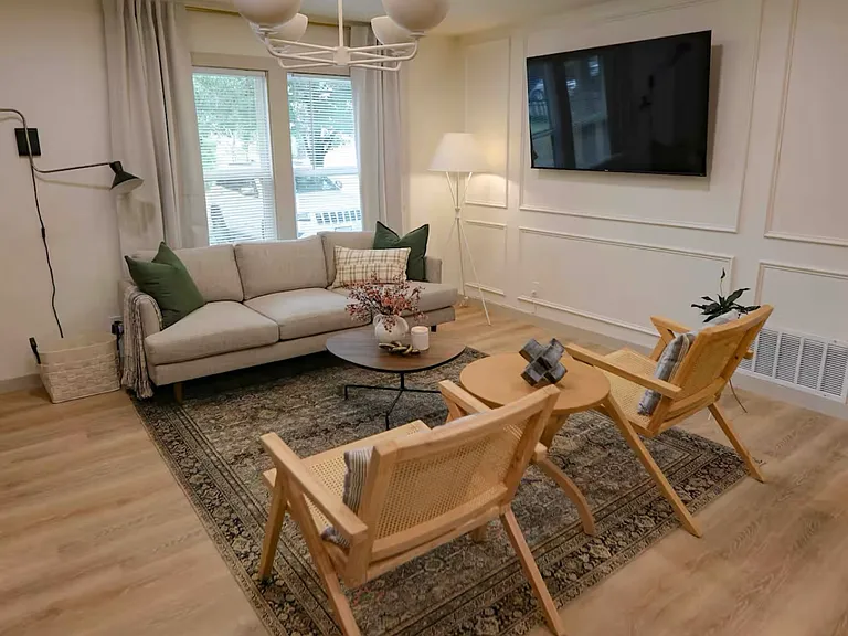 451 Hughes Dr — Photo 3