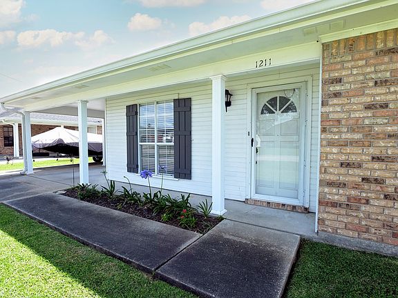 3rd image of 1211 Lee Dr
