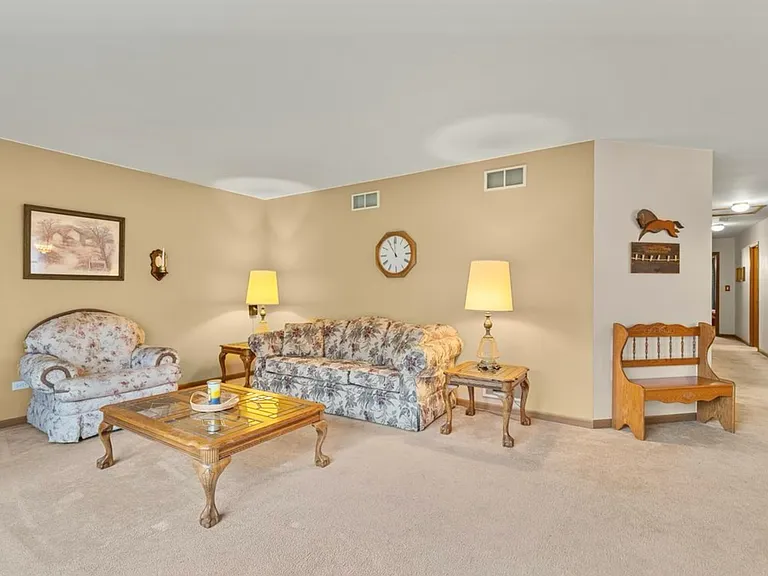 1248 S Lawler Ave — Photo 6