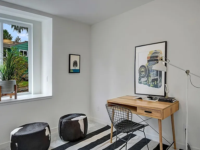 712 C W Bertona St — Photo 3