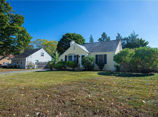 26 Lancaster Ave, Warwick, RI 02886