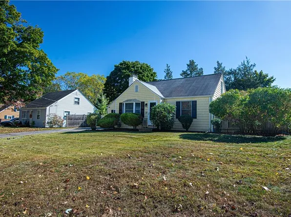 26 Lancaster Ave, Warwick, RI 02886