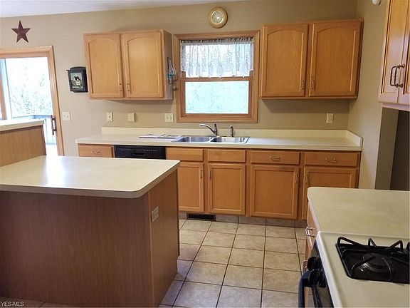 5th image of 90 Willowbend Dr