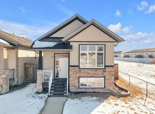 82 W Mackenzie Cres, Lacombe, AB T4L 0B2