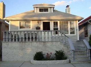 75 Ostend Rd, Island Park, NY 11558