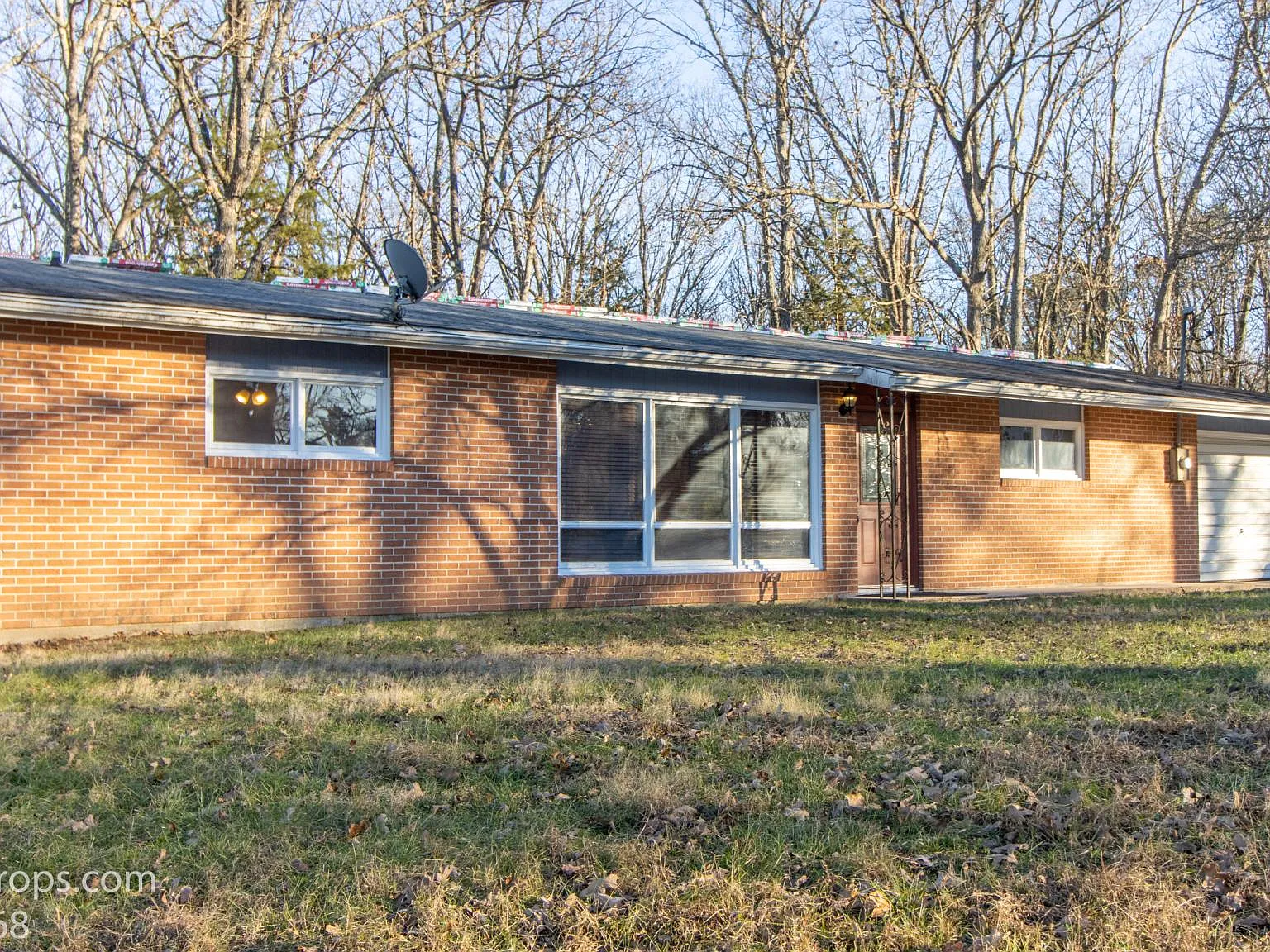 702 Curtis Dr — Photo 2