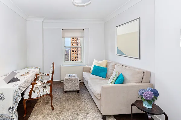 Rented by Douglas Elliman | media 24