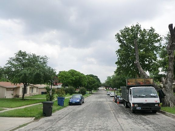 4th image of 215 Dryden