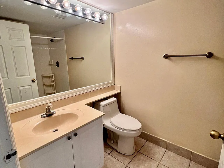 400 Crestwood Ct N #407 — Photo 30