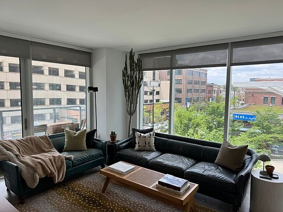 5th image of 2335 N Lincoln Ave APT 304